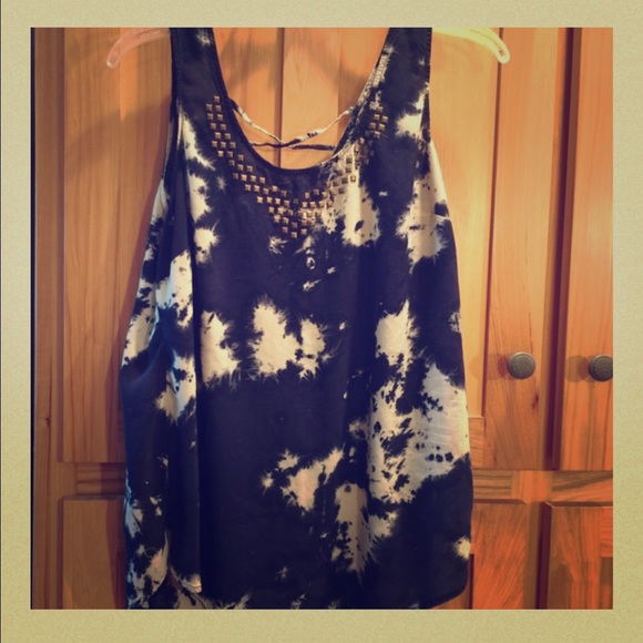 Cute blue top!