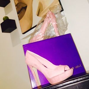 👠NWT Madden Girl Pink Suede Pumps👠