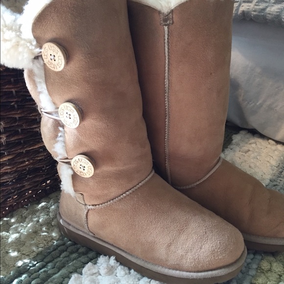 Ugg Bailey Button Triplet Boots in Sand, Size 8