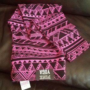 Size Small NWT VS PINK Pink Aztec yoga pants sold