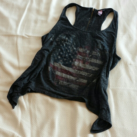 Heart-shaped American Flag Tank - Picture 1 of 1