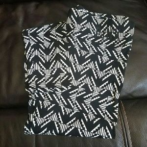 VS PINK GEOMETRIC SKINNY YOGAS ultimates sold