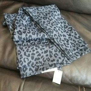 NWT GREY LEOPARD VS PINK YOGA SKINNY