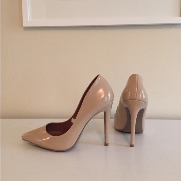 🎉WEEKEND SALE🎉 Nude Pumps
