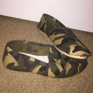 Camo flats