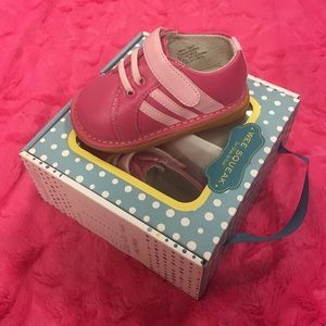 NWT Wee squeak pink sport shoe