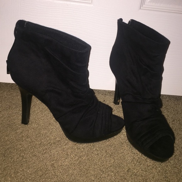 Fioni peep toe heels