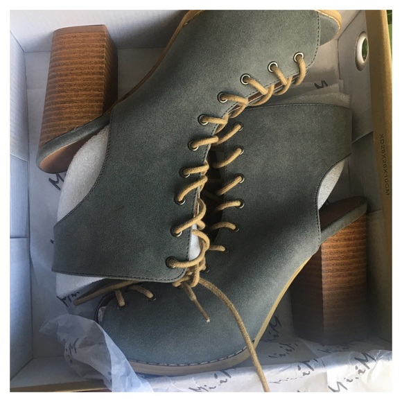 ✨HP✨Gray Ankle Booties - Picture 4 of 4