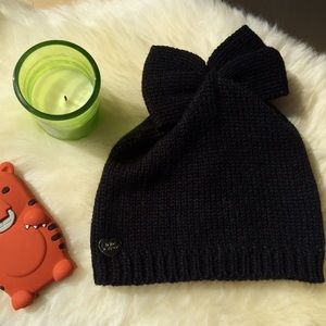 Topknot bow beanie