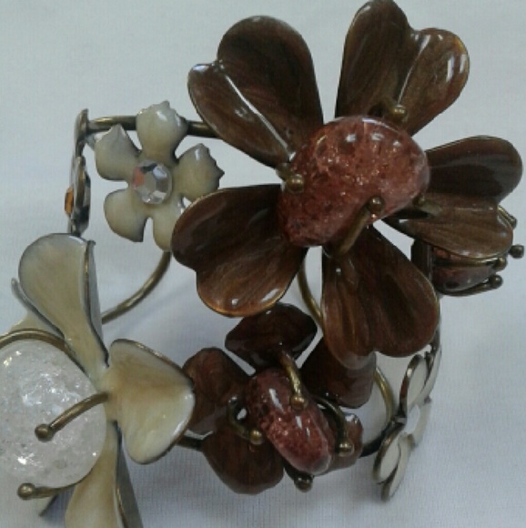 Floral Cuff Bracelet - Picture 4 of 4