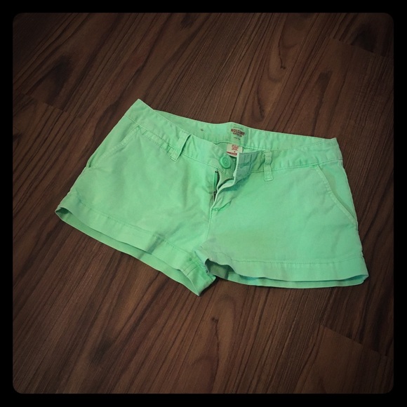 Super cute green shorts