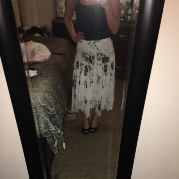 Flowy black▪️& white▫️skirt