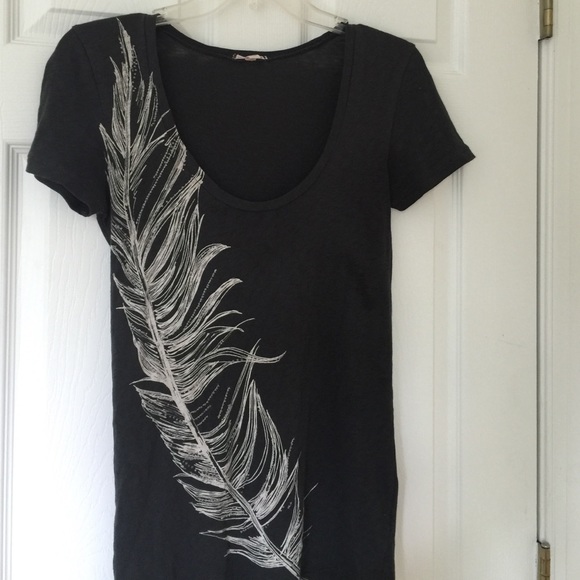 J Crew scoop neck tee beautiful feather design