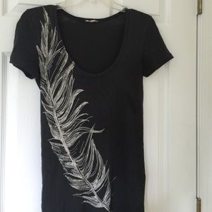 J Crew scoop neck tee beautiful feather design