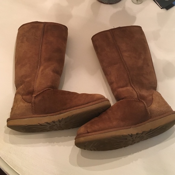 Tall, brown UGGS. Great condition!