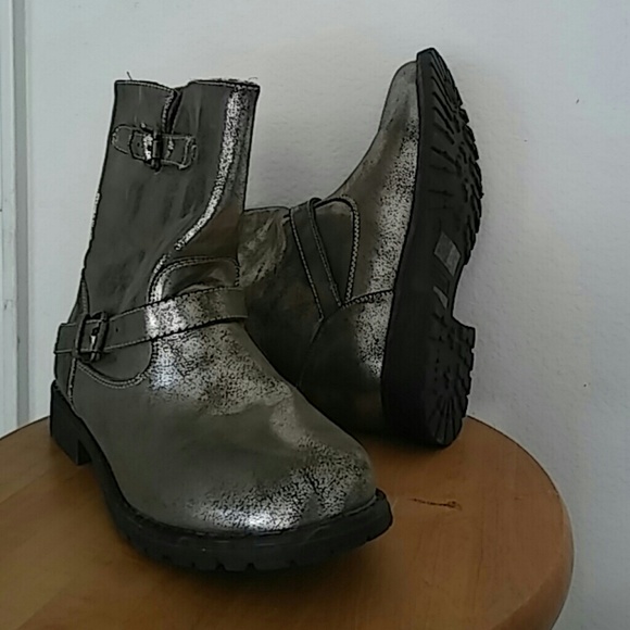 Ankle high boots