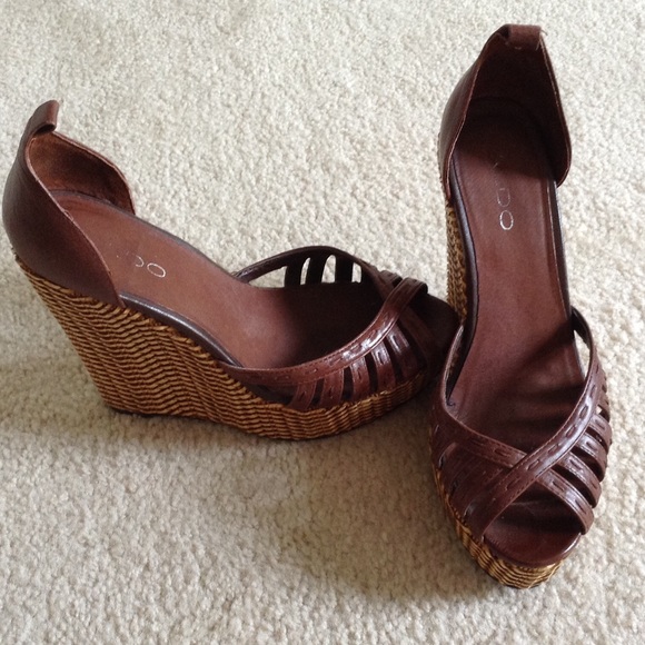 ⭐️SALE⭐️Aldo wedges in size 39