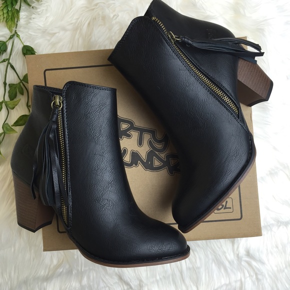 Dirty laundry Shoes - ⚡️flash sale⚡️NWT black ankle boots