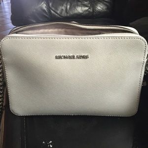 Michael kors cross body bag 😱