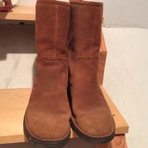 Brown suede Born boots