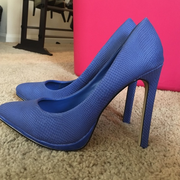 Never worn! Beautiful rock republic heels!