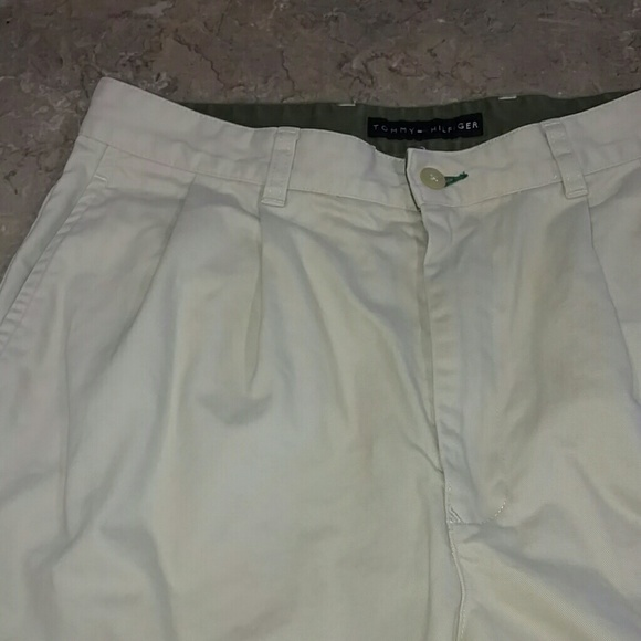 THIS WEEK SALE $12 SALE MENS 32 Tommy Hilfiger