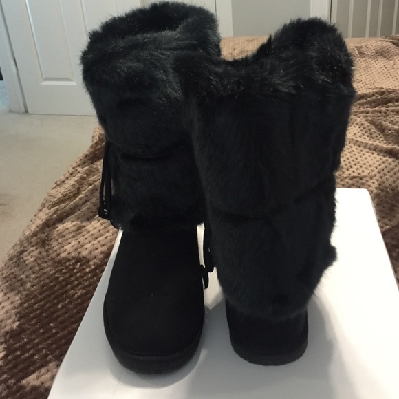 NEVER WORN Fur boots