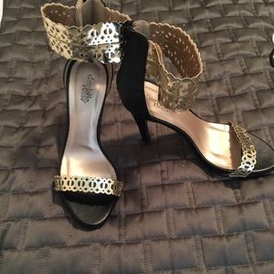 GOLD SEXY HEELS ONLY $10.