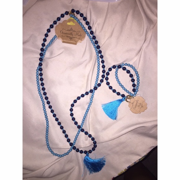 "Occasionally Made" blue/navy bead set