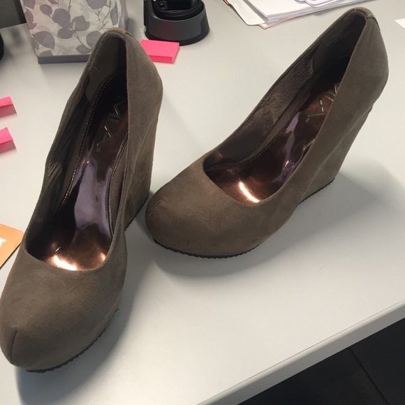 MIA Brown Wedges