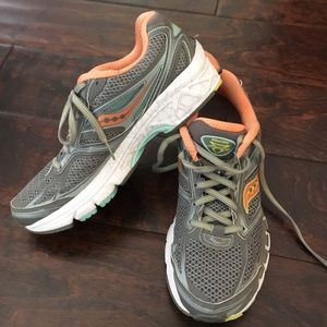 For the runner! Saucony Power Grid ⚡️