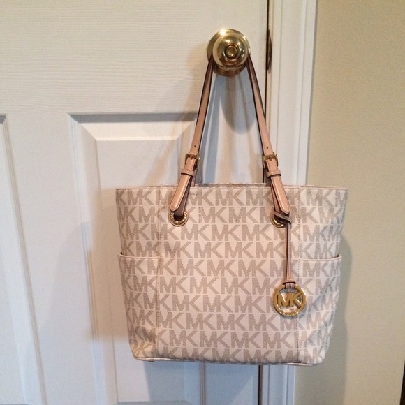 Michael Kors Jet Set Tote Logo