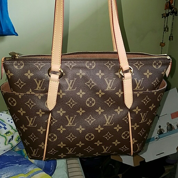 Authentic Totally pm, brand new. No stain or wears