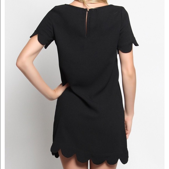 LAST ONE! Black scallop shift dress Large - Picture 2 of 3