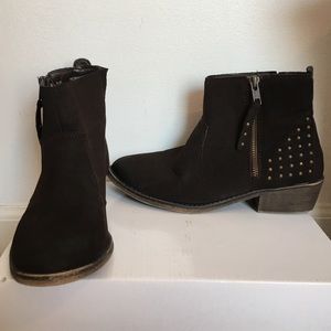 Short chocolate brown ankle boots