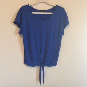 T-shirt with tie bottom