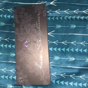 Brand new hair straightener.