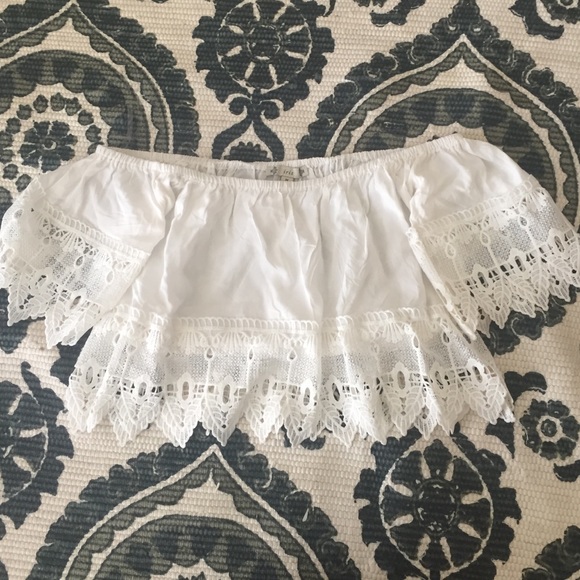 White off the shoulder too! - Picture 2 of 4