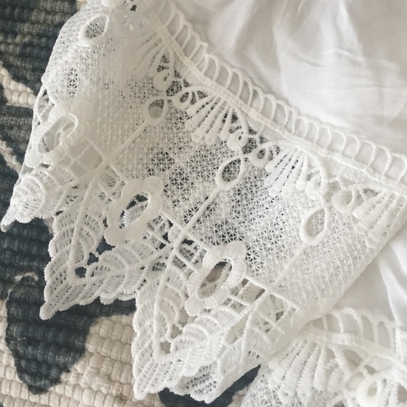 White off the shoulder too! - Picture 4 of 4