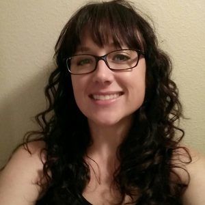 Meet your Posher, Elise