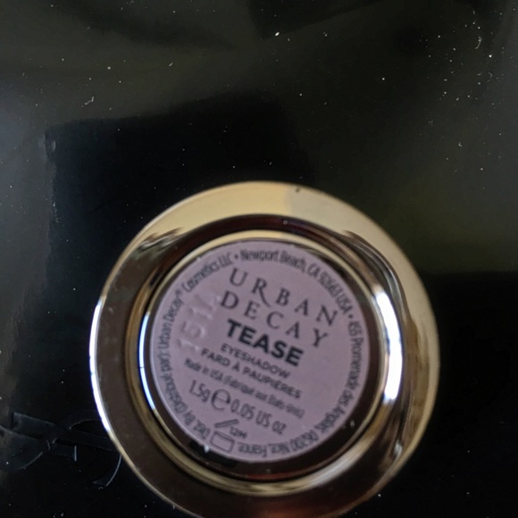 Urban Decay Tease matte eyeshadow