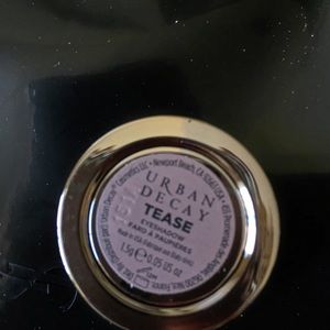 Urban Decay Tease matte eyeshadow