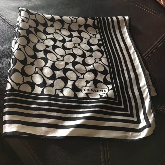 Coach Scarf Black and white