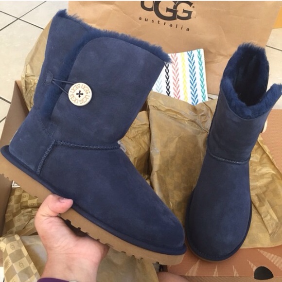 UGG authentic Bailey button navy boots Sz 9 new