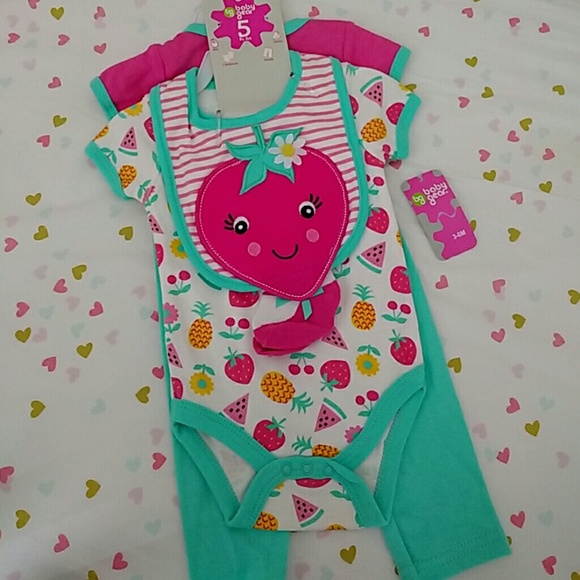 New 5pc set. Girls outfit