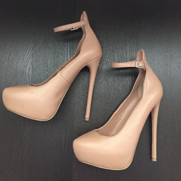 Steve Madden nude leather heels
