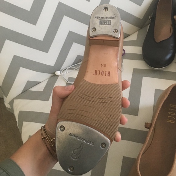 Tan bloch tap shoes - Picture 2 of 3