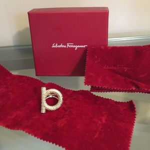 100% Authentic Salvatore Ferragamo Scarf Ring