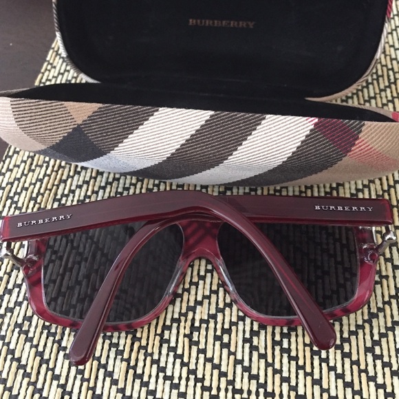 Authentic BURBERRY SUNGLASSES B4009