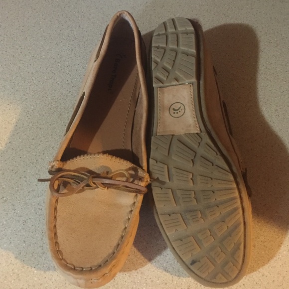 Shoes - Picture 3 of 4